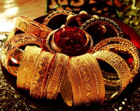 Strand of Silk - Indian Wedding Blog - Must have Indian Accessories to complete your Bridal Attire - 05 - Gold Bangles